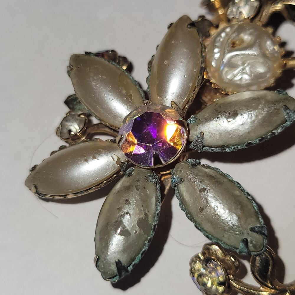 Vintage Gold Tone Faux Pearl & Rhinestone Floral Brooch Pin Iridescent Flower AB - Picture 8 of 15